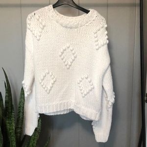 FOREVER 21 KNITTED WHITE SWEATER